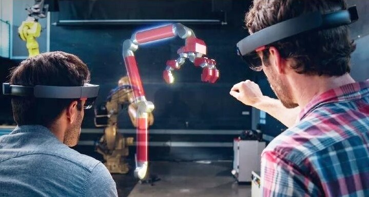 Virtual Reality (VR)